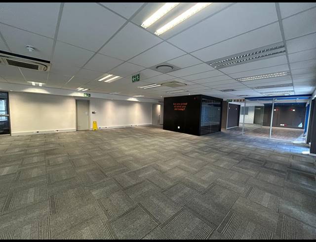 386.50M² BUILDING TO LET IN FORESHORE